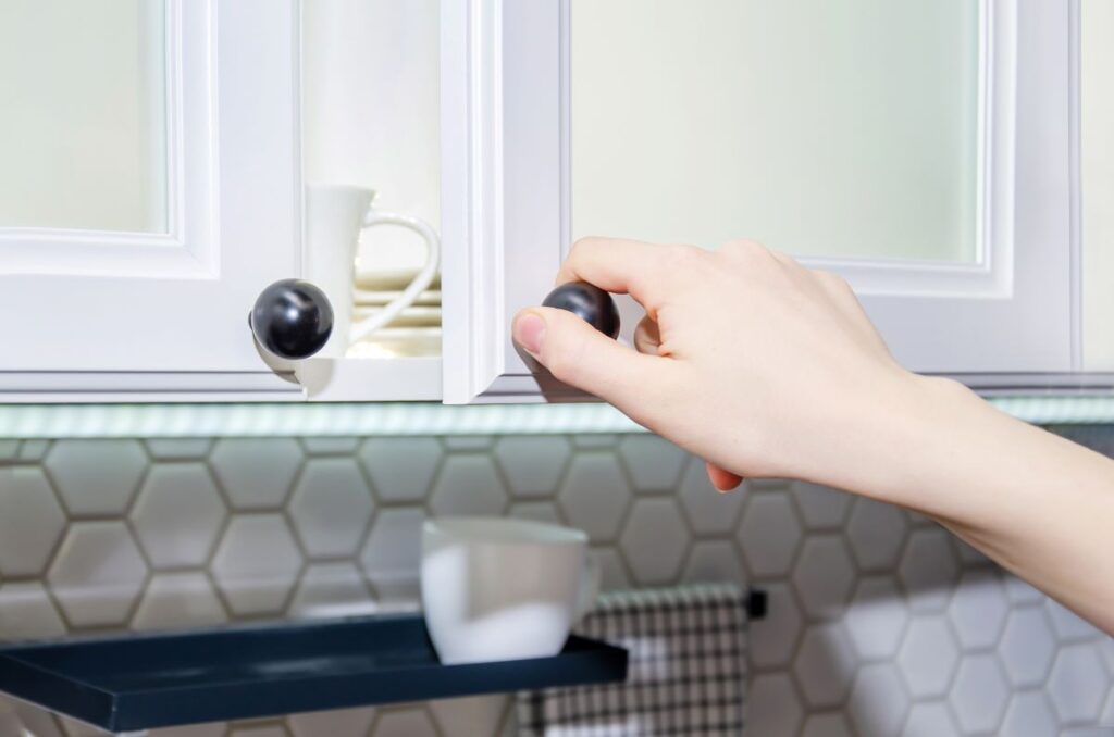 install cabinet knobs